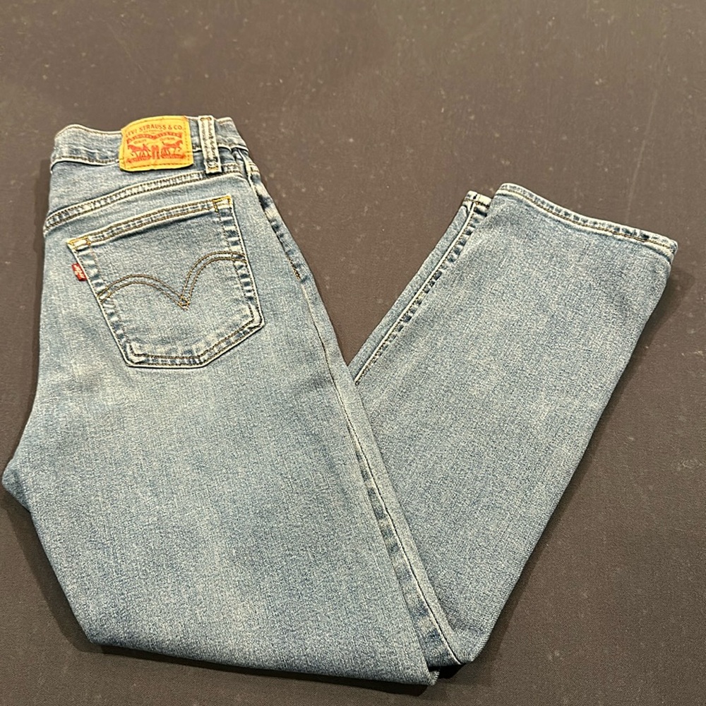 Levi’s Wedgie Straight size 28